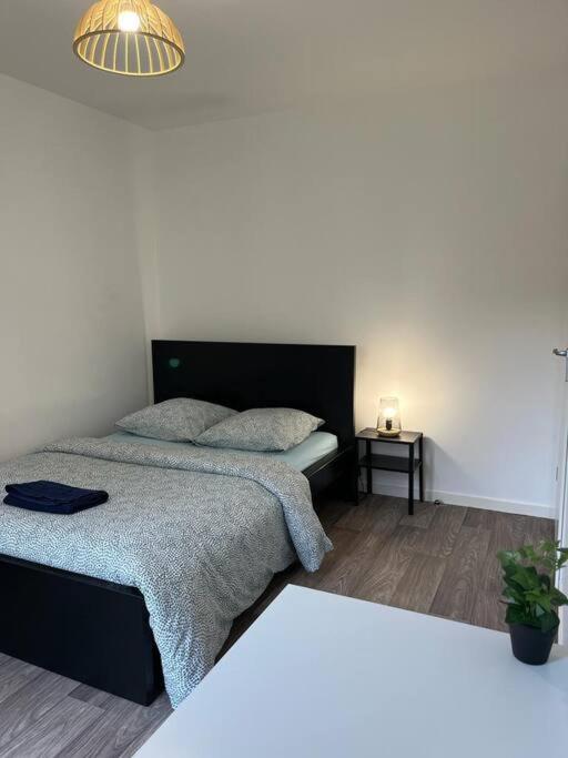 Appartement F2 De Haut Standing En Hypercentre Avec Jardin Prive A 270 M De La Gare De Mantes ! Buitenkant foto