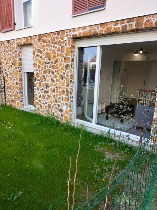 Appartement F2 De Haut Standing En Hypercentre Avec Jardin Prive A 270 M De La Gare De Mantes ! Buitenkant foto
