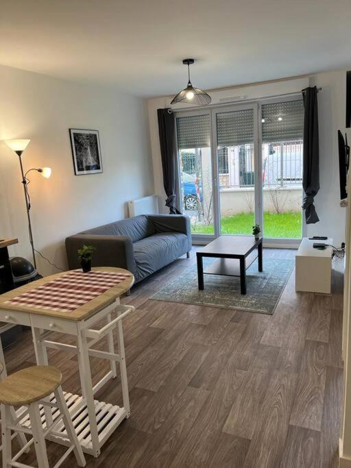 Appartement F2 De Haut Standing En Hypercentre Avec Jardin Prive A 270 M De La Gare De Mantes ! Buitenkant foto