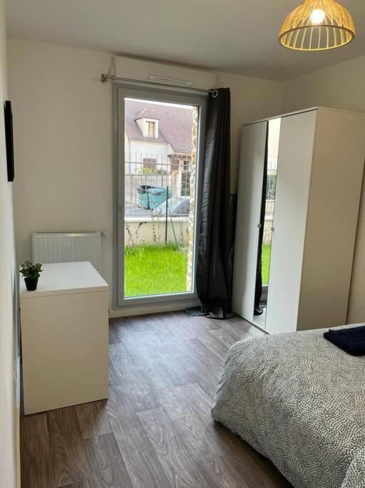 Appartement F2 De Haut Standing En Hypercentre Avec Jardin Prive A 270 M De La Gare De Mantes ! Buitenkant foto