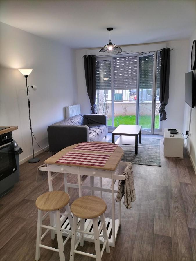 Appartement F2 De Haut Standing En Hypercentre Avec Jardin Prive A 270 M De La Gare De Mantes ! Buitenkant foto