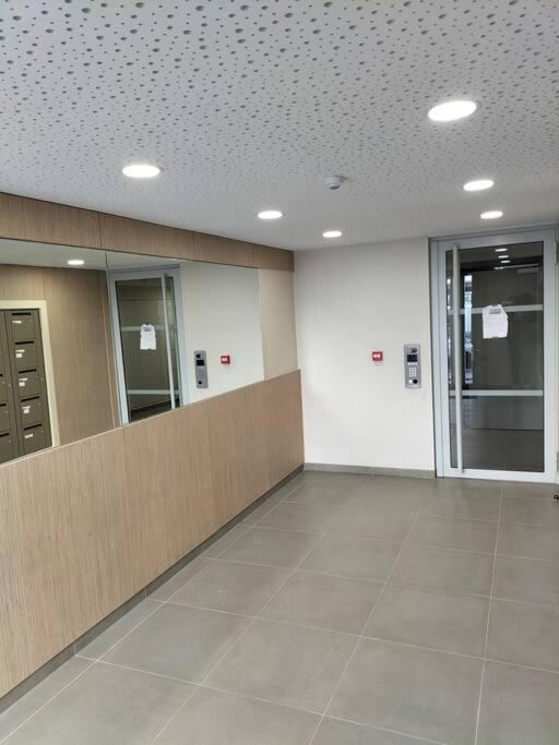 Appartement F2 De Haut Standing En Hypercentre Avec Jardin Prive A 270 M De La Gare De Mantes ! Buitenkant foto